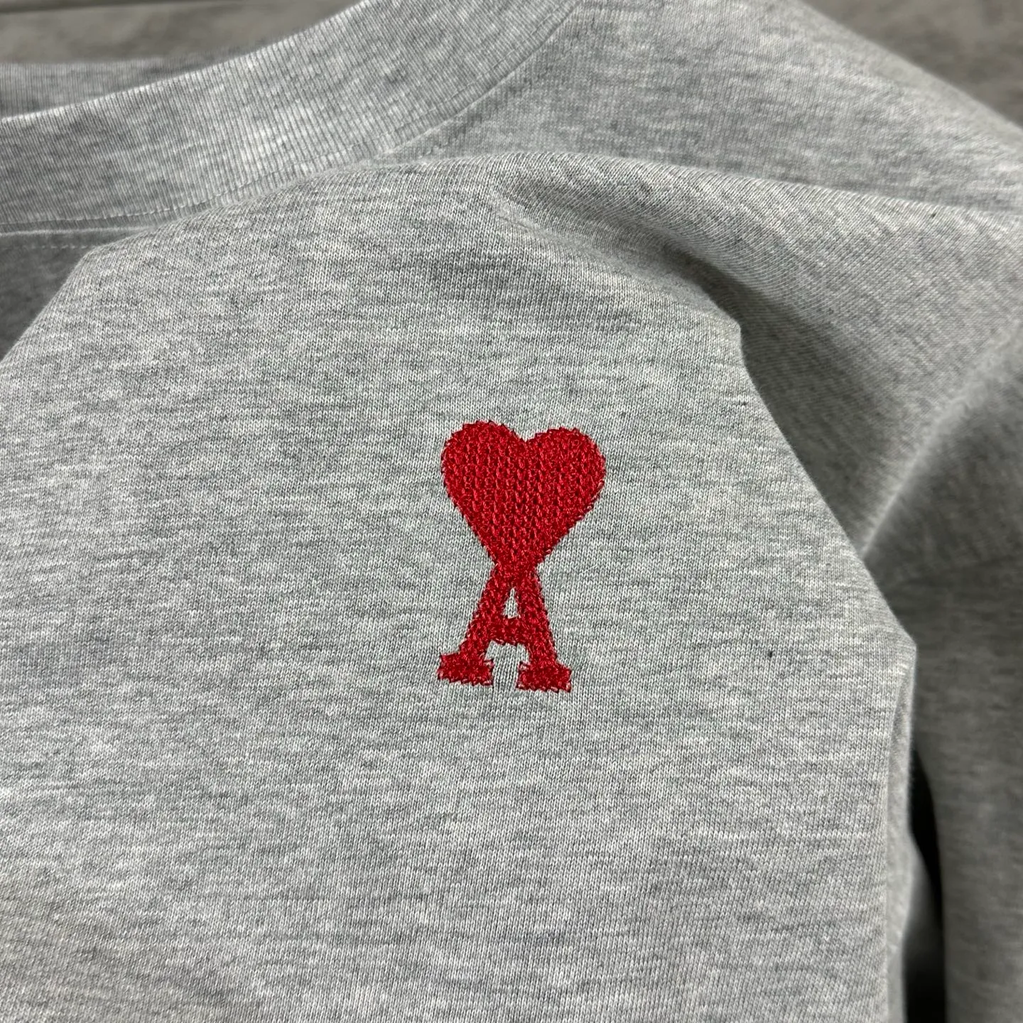 Ami Love 2026 Spring and Summer Style Classic simple three-dimensional embroidery small love personalized logo Customized double yarn plain cotton fabric Short-sleeved T-shirt Men and women Same Style Color: Black White Flower Gray Angola Red Size: S (90-130 pounds) M (120-150 pounds) L (140-165 pounds) XL (160-180 pounds) XXL (180-210 pounds)
